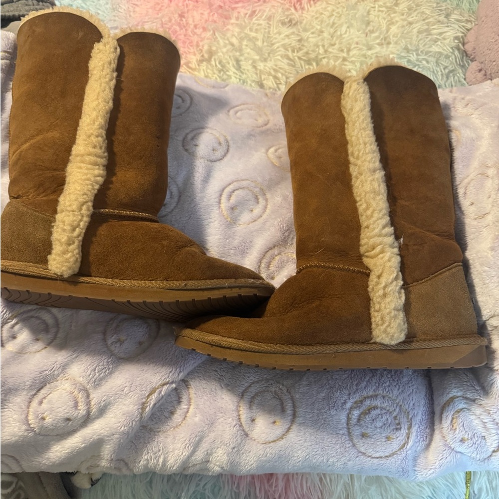 Brown Suede Boots with Shearling Trim